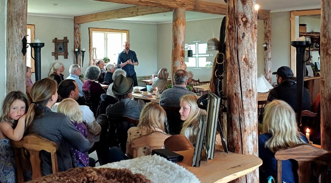 David Jonstad föreläser om lokal krisberedskap i Skinnskatteberg.